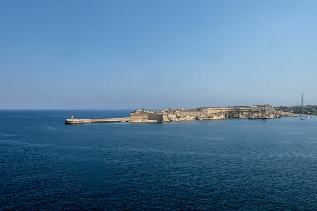 Malta vs Cipro Residenza per Investimento 2026: Quale Programma UE Vince?