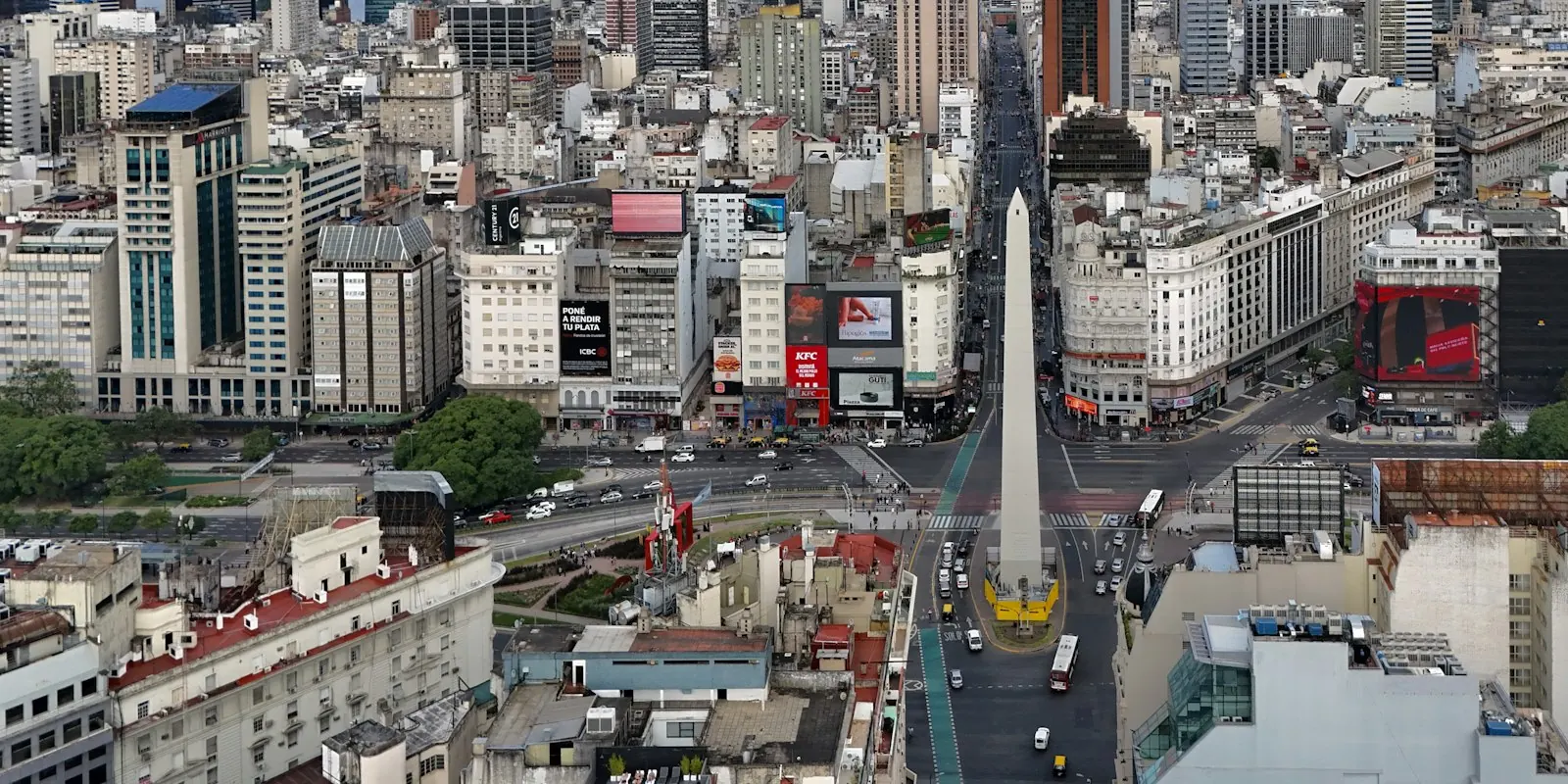 L’Obélisque sur l’avenue 9 de Julio, à Buenos Aires : citoyenneté par investissement en Argentine